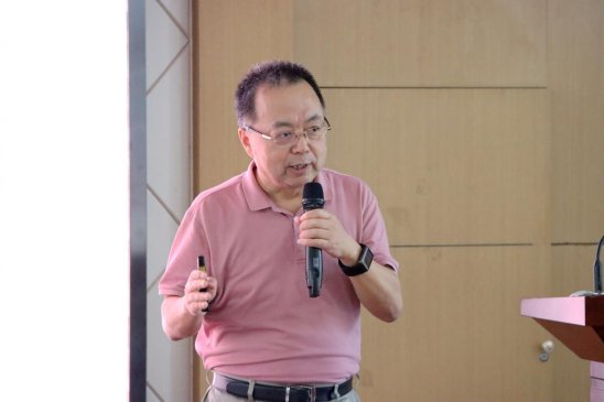 春播桃李三千圃